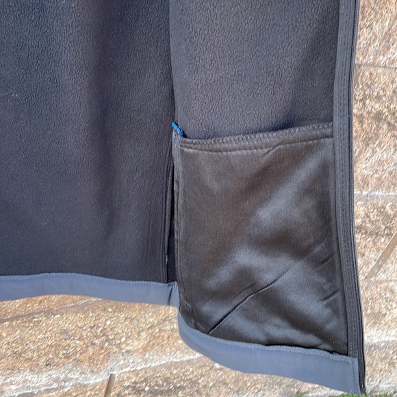 CB Sports All-Weather Windproof Softshell Performance Jacket - Size Men's Medium - Picture 5 of 6